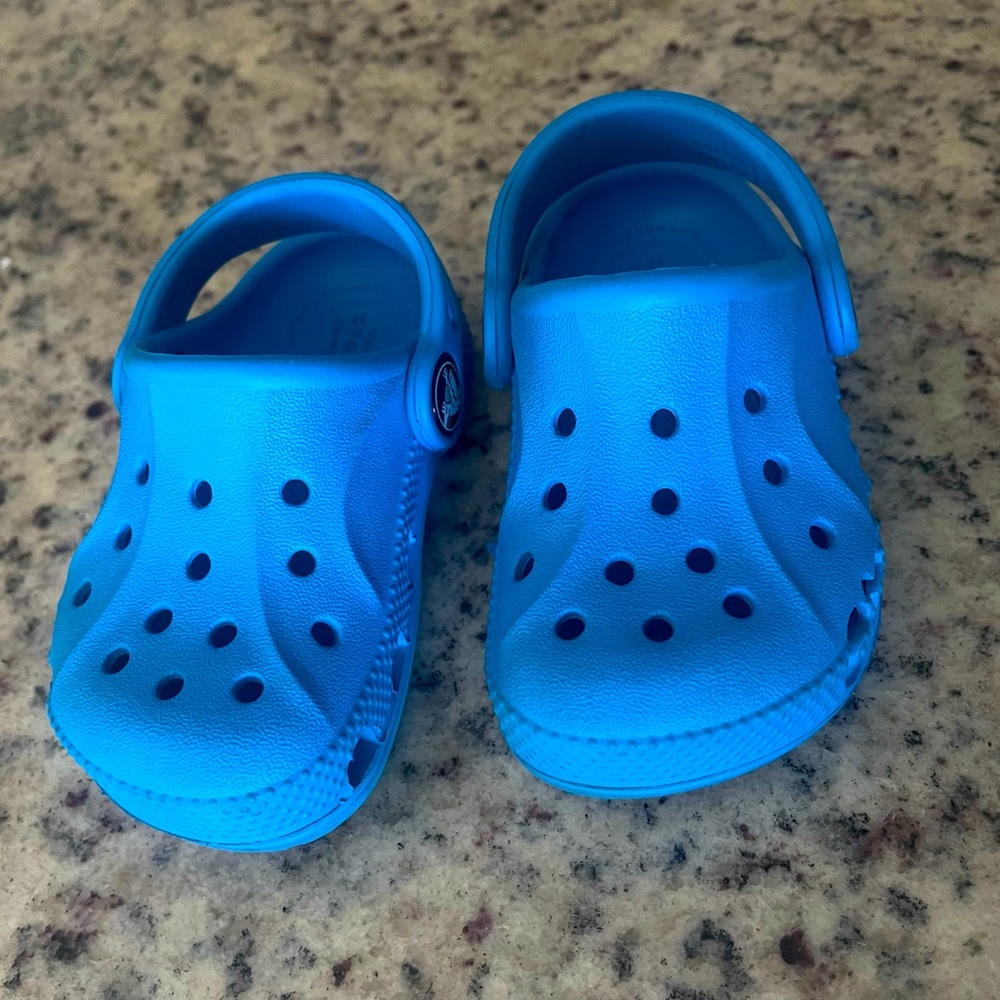 Toddler Crocs - Picture 3 of 6
